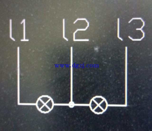 
        	三相电指示灯怎么接?三相电指示灯接法 
三相电源指示灯通常有“V ”接法和“△”接法，这二种接法都是仅表示有电，建议用“V ”接法。 
下图“V ”接法 
 
都是用线电压380V ，LED 指示灯比较节能，最好线路能有熔断器保护