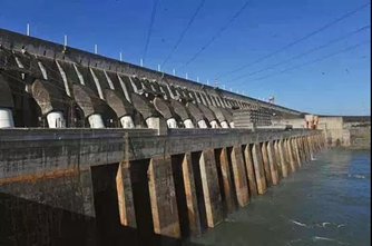 
                
	
                    
	據(jù)悉，四川華電木里河水電開發(fā)有限公司上通壩電站3號機(jī)組72小時(shí)試運(yùn)行12月2日下午18時(shí)56分圓滿結(jié)束，正式投產(chǎn)發(fā)電。至此，該公司投產(chǎn)機(jī)組總裝機(jī)容量達(dá)到101.44萬千瓦，年發(fā)電能力達(dá)到40億千瓦時(shí)