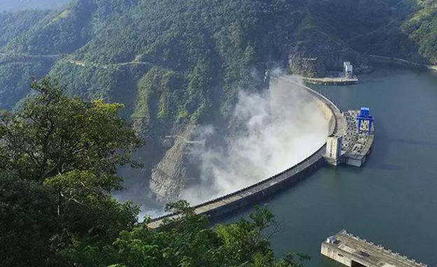 8月15日，記者從相關(guān)部門獲悉，今年前7個月山東完成共完成6批次省內(nèi)電力直接交易，達成交易電量659.47億千瓦時，平均降價2.18分/千瓦時，預計減少用戶用電成本約14.34億元。據(jù)介紹，隨著山東電力市場建設(shè)工作的有序推進，截至目前，山東共有358家省內(nèi)售電公司通過注冊程序成為合格的市場主體，另有98家省外售電公司通過北京交易中心公示