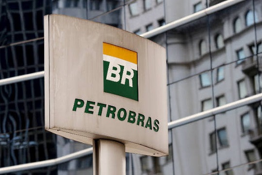 
                
	
                    
	巴西国营石油公司巴西石油（Petrobras）已表示将支付29.5亿美元用于和解美国投资者发起的集体诉讼。

	

	巴西石油29.5亿美元和解美国投资者集体诉讼

	近日，巴西石油在一份声明中称，与投资者之间的法律诉讼即将和解