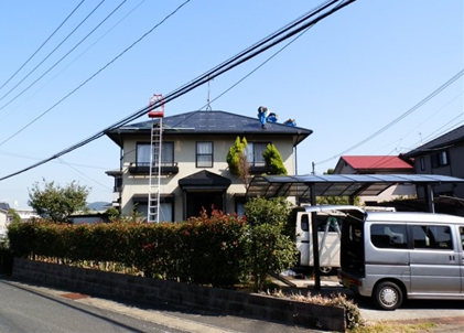 
                
	
                    
	随着日本逐年调降太阳能收购价格，2017年度日本产业用太阳能电力收购价格已较2012年度狂砍近5成，这让日本“太阳能泡沫”崩坏，相关企业相继败退，2017年太阳能相关企业破产件数续创新高纪录。

	

	调查报告显示，2017年日本太阳能相关企业破产件数达88件，较2016年飙增35.4%，连续第3年创下2000年开始进行调查以来历史新高纪录