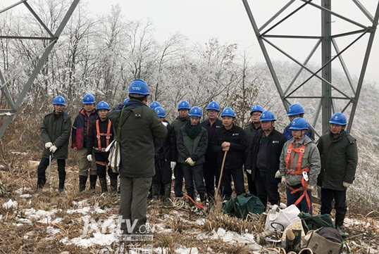 
            	“洪源變電站500千伏石洪線送電正常?！?1月31日下午2點(diǎn)14分，傳來(lái)首條災(zāi)后搶修線路500千伏石洪線恢復(fù)帶電的消息