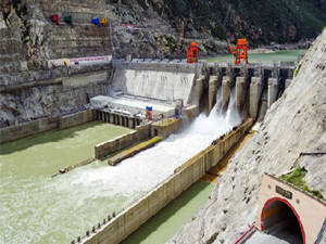 
                
	
                    
	2月8日，由水電十六局承建的喀麥隆最大的在建水電站-曼維萊水電站主體通過喀方臨時驗收委員會驗收。此次驗收的是水電站主體部分，發(fā)電機(jī)組待輸變電工程完工后再統(tǒng)一進(jìn)行驗收移交