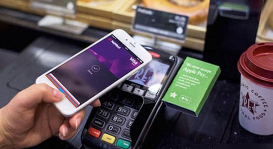 
                
	
                    
	苹果的Apple Pay 支付服务除了可以用于网购、实体店支付和App Store 支付外，还可以支持公交系统的刷卡乘车服务。目前Apple Pay Transit 服务已在日本、英国、美国、俄罗斯和中国的指定城市启动（比如广州、杭州的地铁），不过最新证据表明该服务将在我国进一步扩展至更多的城市