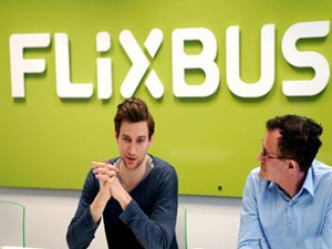 
	
                    
	【电缆网讯】日前，欧洲最大的长途客车运营商德国FlixBus公司CEO约亨˙恩格表示，由该公司启动的欧洲首条纯电动客车长途运行线路已于本月投入试运营，其配备的中国产纯电动客车运行情况良好。

	

	总部位于德国慕尼黑的FlixBus公司创立于2013年，目前已发展为欧洲范围内最大的长途客车运营商，其每天在欧洲27个国家的1400个目的地之间开行约25万个班次的长途客车