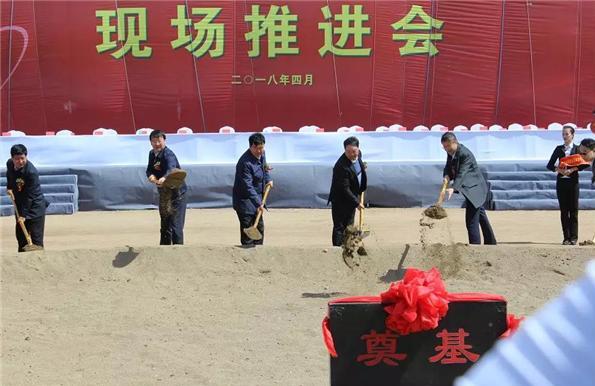 
			              4月10日，杉杉科技10萬噸鋰離子電池負極材料包頭基地現(xiàn)場推進會在包頭裝備制造產(chǎn)業(yè)園區(qū)隆重召開。內(nèi)蒙古自治區(qū)黨委常委、包頭市委書記張院忠，市委副書記、市長趙江濤，市領(lǐng)導李淳仁、烏恩孟和、王秀蓮、周志寧等參加推進會