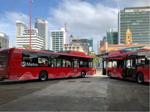 
	
                    
	【电缆网讯】刚刚在韩国交付完20台电动巴士，比亚迪又在新西兰交付了首批纯电动巴士，海外版图再扩一城。当地时间4月13日下午，首批比亚迪纯电动大巴K9正式登陆新西兰，开始践行其“助力奥克兰制定零排放公交线路图”的使命