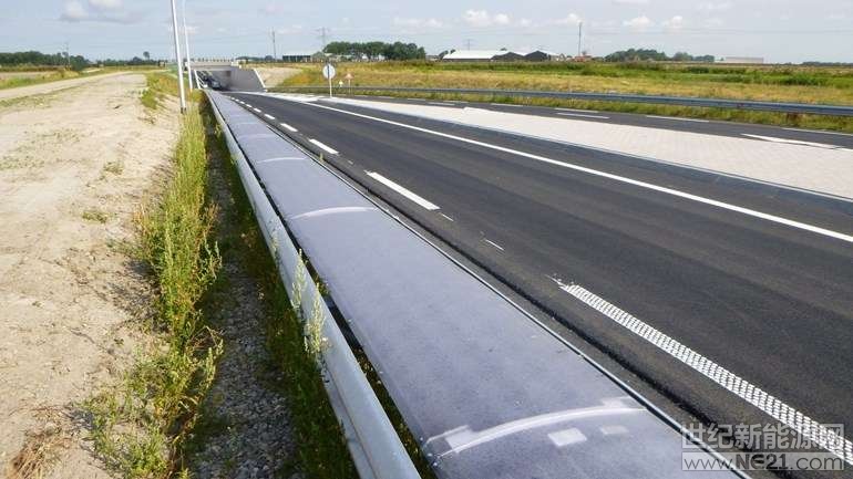  世界首次將太陽能電池安裝在公路防撞欄上。今年7月19日，在荷蘭Heerhugowaard的N194號省道的防撞欄上，安裝了若干片總長為72米的薄膜柔性光伏組件