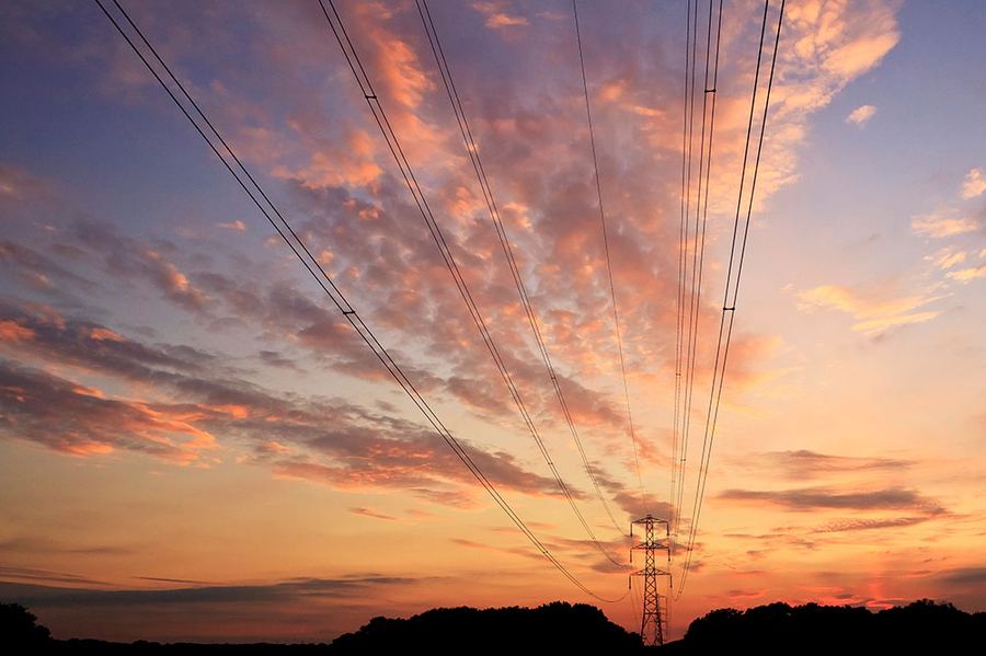 
	
                    
	【電纜網(wǎng)訊】9月2日，四川省宜賓市江安電網(wǎng)用電負荷再次突破歷史新高，達12萬千瓦，再一次刷新最大負荷。對此，江安供電公司積極采取系列應對措施，確保江安電網(wǎng)在高溫、高負荷下安全穩(wěn)定運行