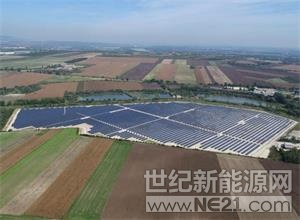 近日，GCL系統(tǒng)集成技術(shù)公司和Solarpro控股公司宣布合作提供21MW的Poly Perc模塊，用于建造MET Dunai太陽(yáng)能園區(qū)，這是匈牙利最大的光伏項(xiàng)目之一。



該項(xiàng)目位于布達(dá)佩斯附近，占地40公頃，將為約9,000戶家庭提供足夠的可再生能源