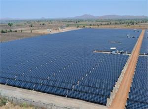 原標(biāo)題：DESRI宣布收購First Solar100兆瓦光伏項目            近日，D. E. Shaw Renewable Investments(下文簡稱DESRI)宣布已簽署協(xié)議，從First Solar收購位于加利福尼亞州克恩縣的100MW的Willow Springs光伏項目。  據(jù)了解，該項目的收購條款尚未對外披露