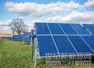 近日，Downer公開宣布獲得了Belectric Solar和Battery的合同，將在澳大利亞新南威爾士州南部建造位于SE的349MW Limondale太陽能農(nóng)場。



Downer將在澳大利亞建造349MW太陽能項目

Downer公用事業(yè)公司的執(zhí)行董事表示，“我們很高興能與Limlectric太陽能農(nóng)場的Belectric公司合作，這將為當(dāng)?shù)厣鐓^(qū)帶來顯著的經(jīng)濟和環(huán)境效益